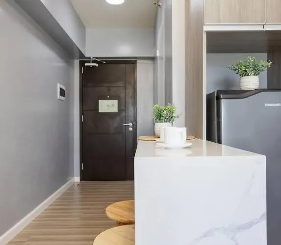 Furnished Designer In It Park With Amazing Mountain View, Fast Wifi, Netflix, Pool And Apartment *