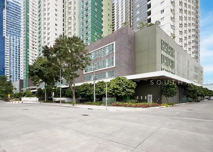 Furnished Designer In It Park With Amazing Mountain View, Fast Wifi, Netflix, Pool And Apartment Cebu