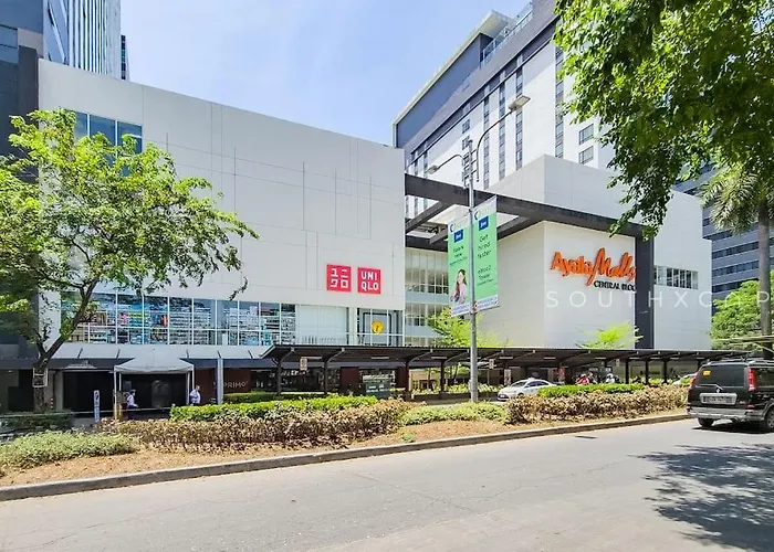 Furnished Designer In It Park With Amazing Mountain View, Fast Wifi, Netflix, Pool And Cebu