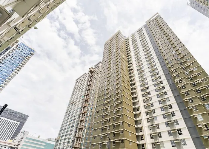 Furnished Designer In It Park With Amazing Mountain View, Fast Wifi, Netflix, Pool And Cebu