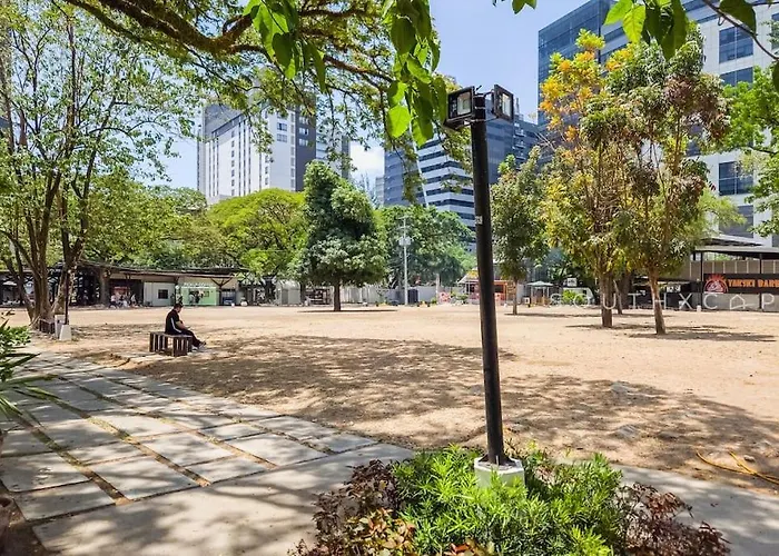 Furnished Designer In It Park With Amazing Mountain View, Fast Wifi, Netflix, Pool And * Cebu