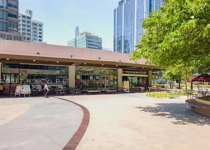 Furnished Designer In It Park With Amazing Mountain View, Fast Wifi, Netflix, Pool And Apartment Cebu
